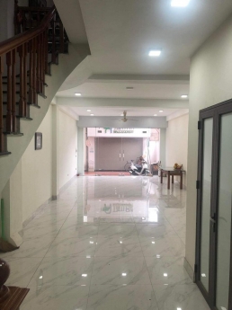Cho thuê nhà nguyên căn 5 tầng mặt đường Đức Giang 70m2 20tr/th