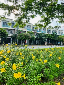 Shophouse 120m2 kinh doanh tốt tại khu đô thị xanh Centa VSIP, Cách Long Biên 12km. LH
