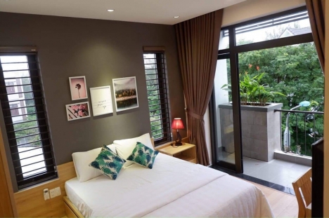 Đường lớn, ô tô đậu đổ ngày đêm, sân ô tô thoáng đẹp Trần Viện, Hoà Xuân, nhà mới ở ngay.