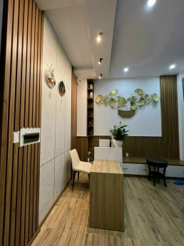 Cần bán khách sạn đang kinh doanh 12 phòng trên đường Phạm Hồng Thái Phường 10 Đà Lạt, giá 16,5 tỷ