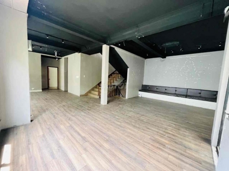 CHO THUÊ NHÀ Q10 NGAY SƯ VẠN HẠNH. 8x18m. 3 LẦU....,..,.,.,.