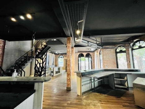 CHO THUÊ NHÀ Q10 NGAY SƯ VẠN HẠNH. 8x18m. 3 LẦU....,..,.,.,.