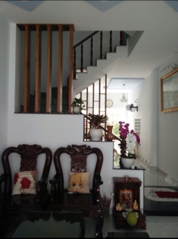 Cho thuê nhà 1 trệt 2 lầu đầy đủ nội thất đường Trần Xuân Soạn