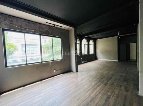 CHO THUÊ NHÀ Q10 NGAY SƯ VẠN HẠNH. 8x18m. 3 LẦU....,..,.,.,.