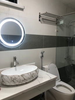 Cần cho thuê nhà nguyên căn 5 tầng giá 8.5tr/th tại Ngọc Lâm , Long Biên
