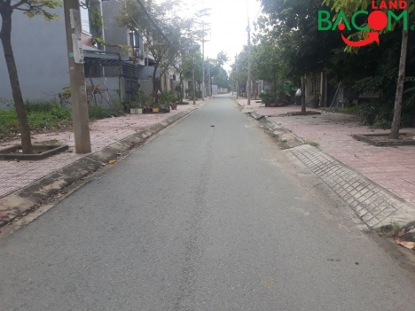 Bán lô đất rất đẹp 81m2 ngay Song Ngữ Lạc Hồng P.Bửu Long, 100% thổ cư, giá chỉ 3.2 tỷ