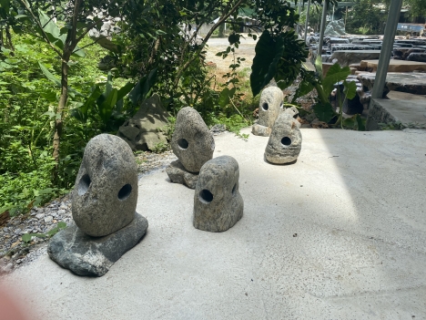 Đèn đá trang trí đục nguyên khối tại Hà Nội