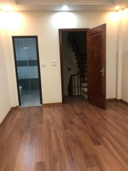 Cần cho thuê nhà nguyên căn 5 tầng giá 8.5tr/th tại Ngọc Lâm , Long Biên