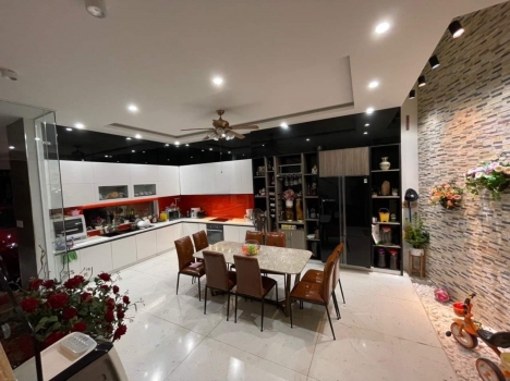 CẦN BÁN nhà mặt tiền Bùi Thị Xuân- Sơn Trà- Đà Nẵng 400m2- 4 tầng giá chỉ 12ty500. Liên hệ ngay: Mr