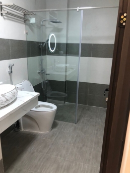 Cần cho thuê nhà nguyên căn 5 tầng giá 8.5tr/th tại Ngọc Lâm , Long Biên