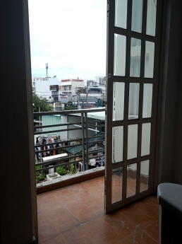 Cho thuê nhà 2PN, có máy lạnh, quạt, tủ lạnh đường Trần Văn Khánh quận 7