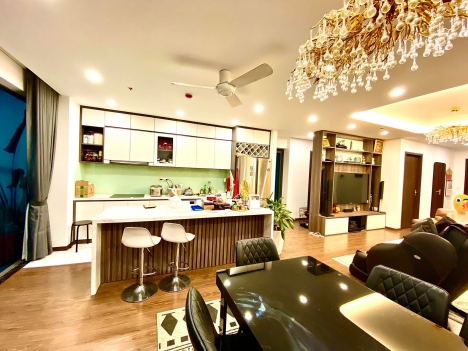 Bán căn hộ 150m2, 4 ngủ,3 vệ sinh.ở toà Stellar Garden-35 Lê Văn Thiêm.LH: