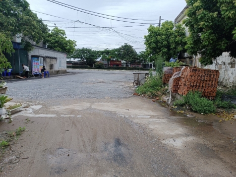 lô đát tuyến 2 đg phạm văn đồng ngang 6 đg ôtô tránh nhau 1x tr/m