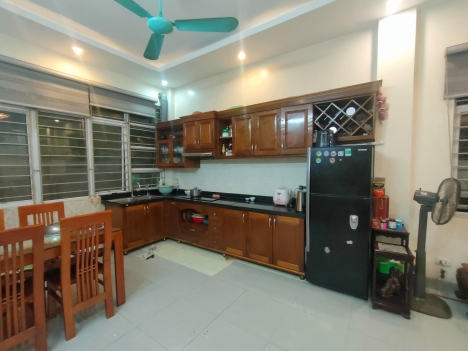 BÁN NHÀ MẶT PHỐ TRUNG KÍNH, CẦU GIẤY, VỈA HÈ ĐÁ BÓNG, MT VIP, KD SIÊU ĐỈNH