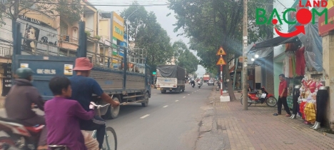 Bán nhà MT Bùi Hữu Nghĩa 93m2  ( ngang 7.2m) gần ngay chợ Đồn phường Bữu Hòa Biên Hòa 
 Vị trí :
