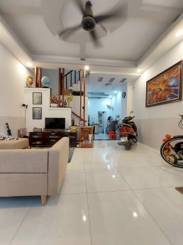 Nhà bán 2 lầu rẻ hơn giá đất tại địa chỉ 1979/23/81 Huỳnh Tấn Phát