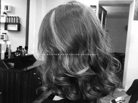 Uốn xoăn sóng lơi, style cá tính mà dịu dàng nữ tính. - Tiệp Nguyễn Hair Salon