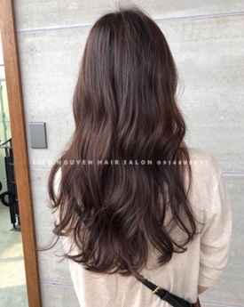Nhuộm tóc nâu tây, tóc uốn xoăn sóng lơi ngang vai. - Tiệp Nguyễn Hair Salon