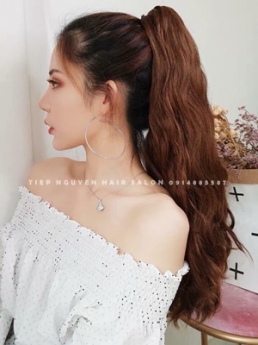 Tóc uốn sóng lơi mang style dịu dàng mà nữ tính. - Tiệp Nguyễn Hair Salon