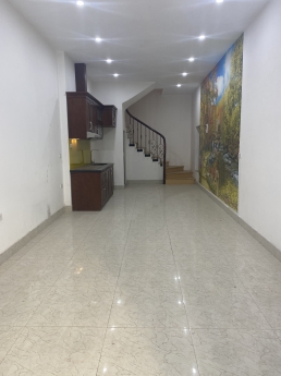 Cần cho thuê nhà nguyên căn 4 tầng giá 11tr/th  tại phố Bồ Đề , Long Biên , HN