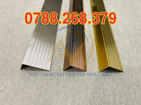 Nẹp inox chống trượt cầu thang