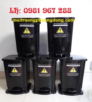 Thùng rác 20 lít màu đen y tế đạp chân