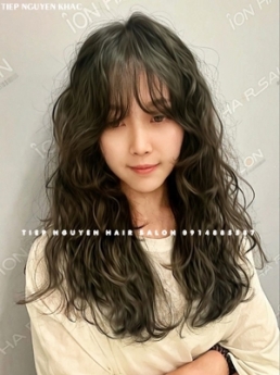 5 kiểu tóc uốn xoăn bung layer không nên bỏ lỡ. - Tiệp Nguyễn Hair Salon