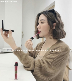 Tóc uốn xoăn sóng lơi ngang vai nhẹ nhàng. - Tiệp Nguyễn Hair Salon