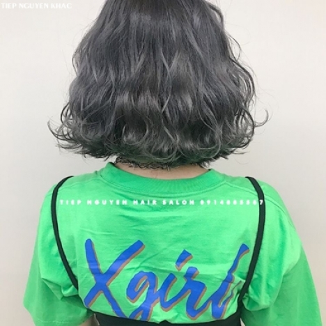 Tóc ngắn uốn xoăn sóng lơi nhẹ nhàng mà quyến rũ. - Tiệp Nguyễn Hair Salon