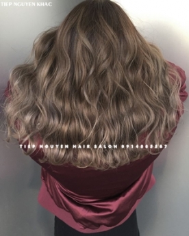 Uốn xoăn sóng lơi nhẹ nhàng, xoăn bung layer ngang vai. - Tiệp Nguyễn Hair Salon
