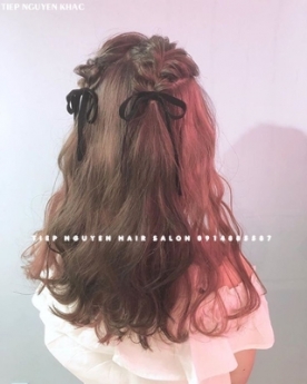 Tóc layer uốn xoăn sóng nước ngang vai. - Tiệp Nguyễn Hair Salon