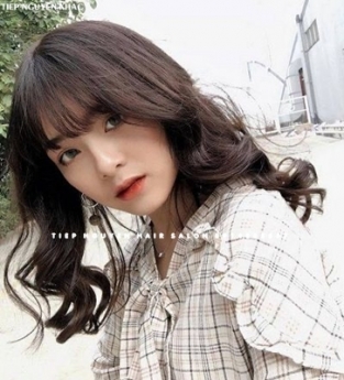 99+ Những kiểu tóc uốn xoăn bung layer cá tính. - Tiệp Nguyễn Hair Salon