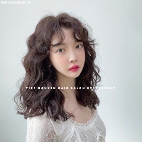 top 13 kiểu tóc uốn xoăn bung layer ngang vai cá tính. - Tiệp Nguyễn Hair Saon