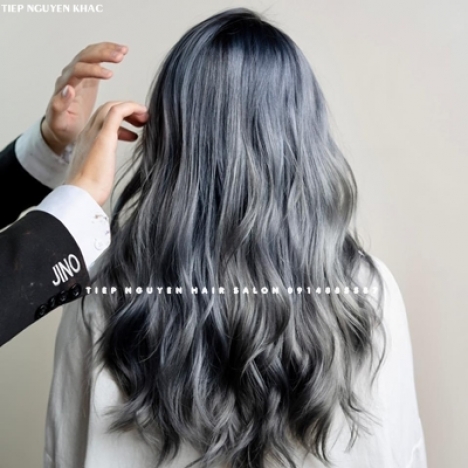 Tóc layer uốn xoăn nhẹ nhàng cá tính cho nàng mặt tròn. - Tiệp Nguyễn Hair Salon