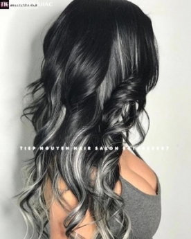 Tóc layer uốn xoăn sóng nước nhẹ nhàng cuốn hút. - Tiệp Nguyễn Hair Salon