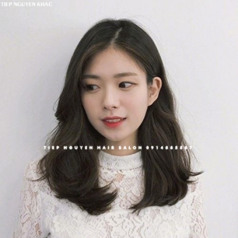 Uốn xoăn layer nhẹ nhàng ngang vai. - Tiệp Nguyễn Hair Salon