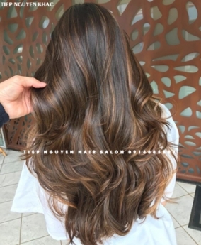 7 kiểu tóc xoăn bung layer nàng không nên bỏ lỡ. - Tiệp Nguyễn Hair Salon