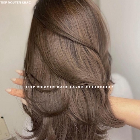 Tóc layer uốn xoăn sóng lơi gợn sóng ngang vai. - Tiệp Nguyễn Hair Salon