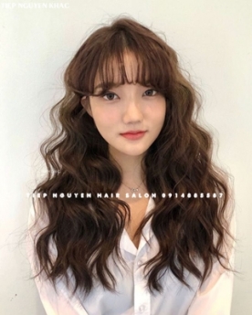 Xoăn sóng lơi, phong cách nhẹ nhàng vẻ đẹp chừu tương.  - Tiệp Nguyễn Hair Salon