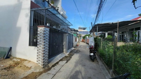 2 Lô đất hẽm 505 giá 18tr/m2.