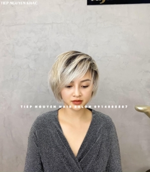 Tóc layer, tóc tỉa layer uốn xoăn sóng lơi.  -Tiệp Nguyễn Hair Salon