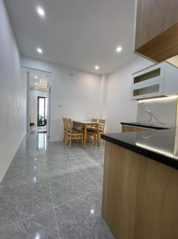 NHÀ ĐẸP 2 TẦNG CÁCH ĐƯỜNG LÊ DUẨN 50M DT LỚN