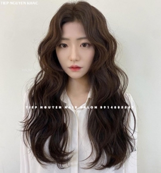 Tóc layer, xoăn sóng nước ngang vai cho chị mặt vuông. - Tiệp Nguyễn Hair Salon