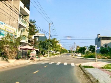 cc cần bán biệt thự xã hòa phú huyện hòa Vang dt 9600m2 có 300m2 ₫ất ở