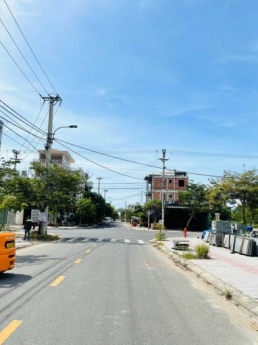 cc cần bán biệt thự xã hòa phú huyện hòa Vang dt 9600m2 có 300m2 ₫ất ở