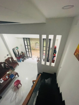 Chỉ 3 tỷ 3, nhà Tân Phú cạnh chợ Tân Hương, xe hơi đổ cửa, dt 4x8m, 1 trệt 1 lầu.