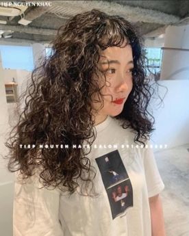 Top 22 kiểu tóc xoăn bung layer đuôi vểnh hot 2022. - Tiệp Nguyễn. Hair Salon