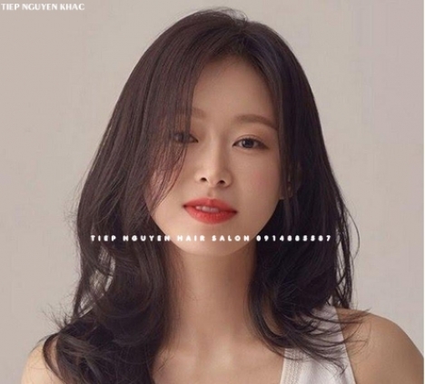 Tóc xoăn nhẹ ngang vai, tóc layer ngang vai, học nghề tóc. - Tiệp Nguyễn. Hair Salon