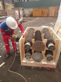 Đóng thùng gỗ  để vận chuyển thiết bị máy móc tại Hà Nội