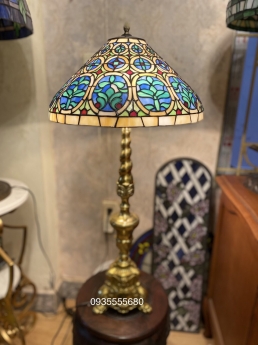 Giao lưu đèn bàn tiffany họa tiết âu đối xứng